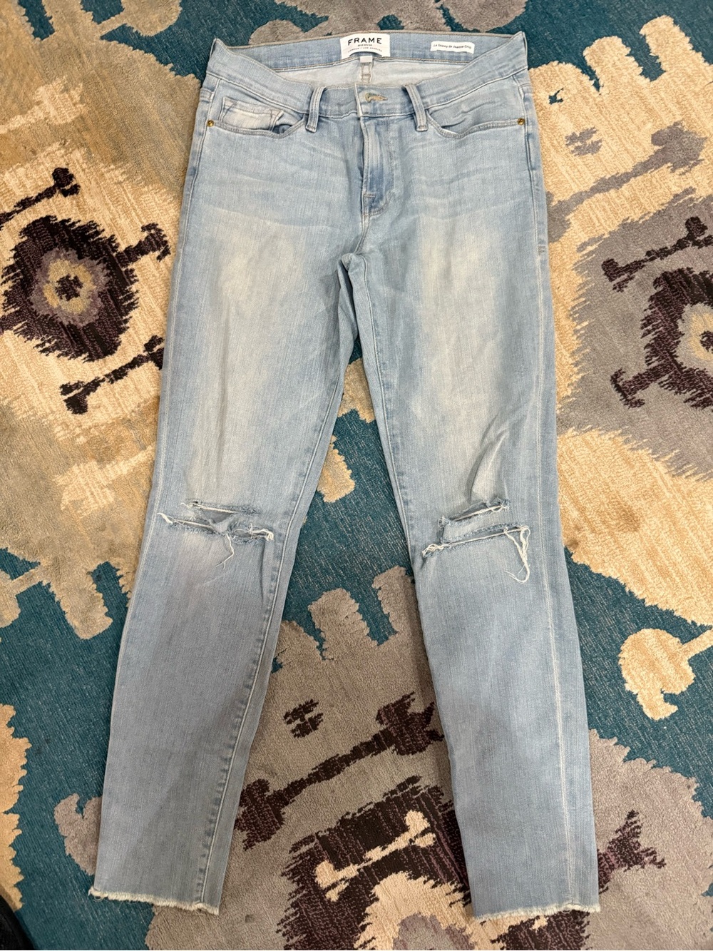 Frame Denim Light Wash Skinny Jeans with Knee Rips
